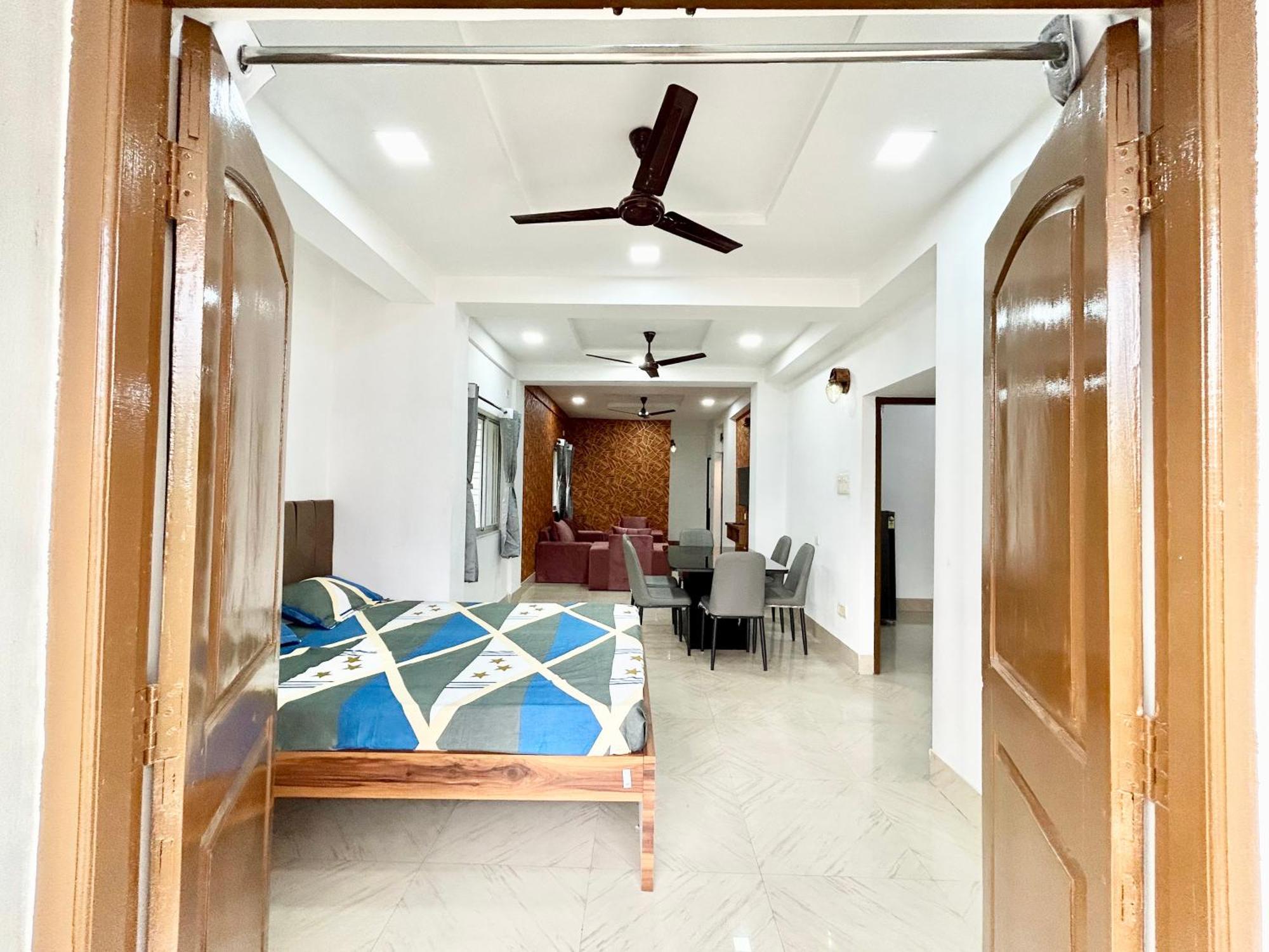 Modern 3bhk For Big Groups & Family On Em Bypass Apartment